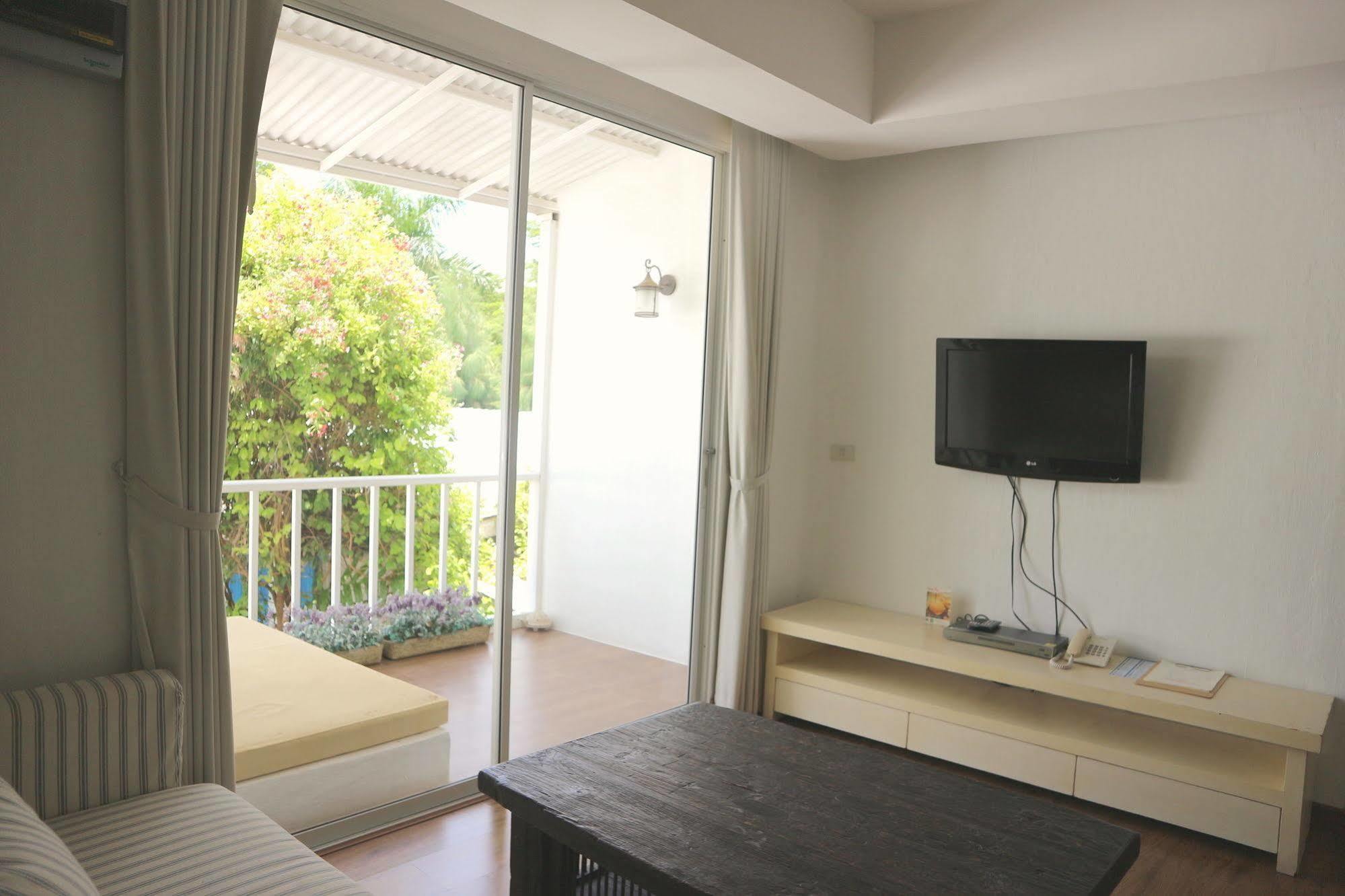 Costa Village Pool Villa Jomtien Beach Exterior photo